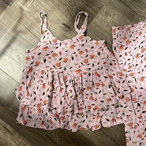 Girls 2 piece set, pants with slit and tank top. Size XL 14/16